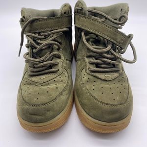 Nike Air Force Army Green Sneaker size 2.5 Youth